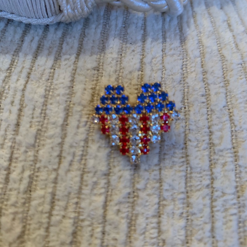 Patriotic crystal heart lapel pin